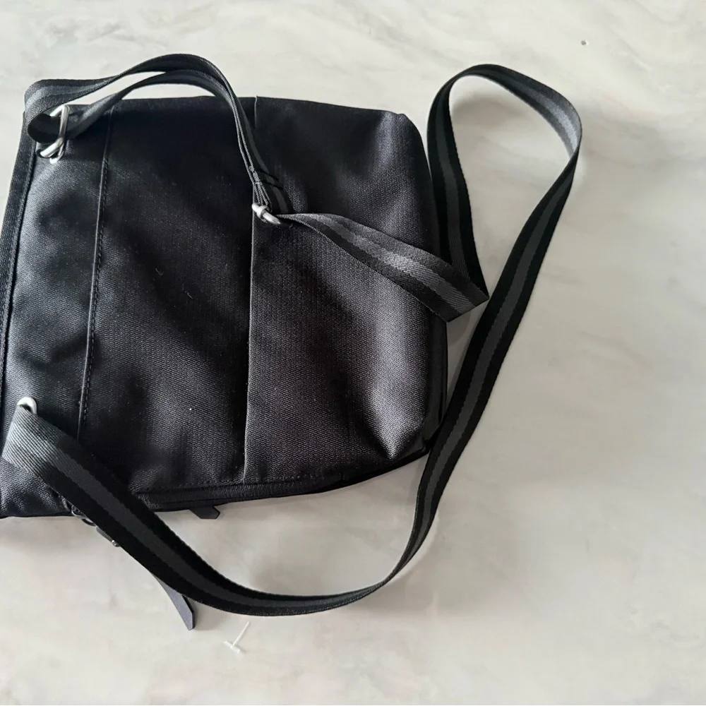 Like New Sherpani Sadie Crossbody Bag Black - Picture 6 of 10